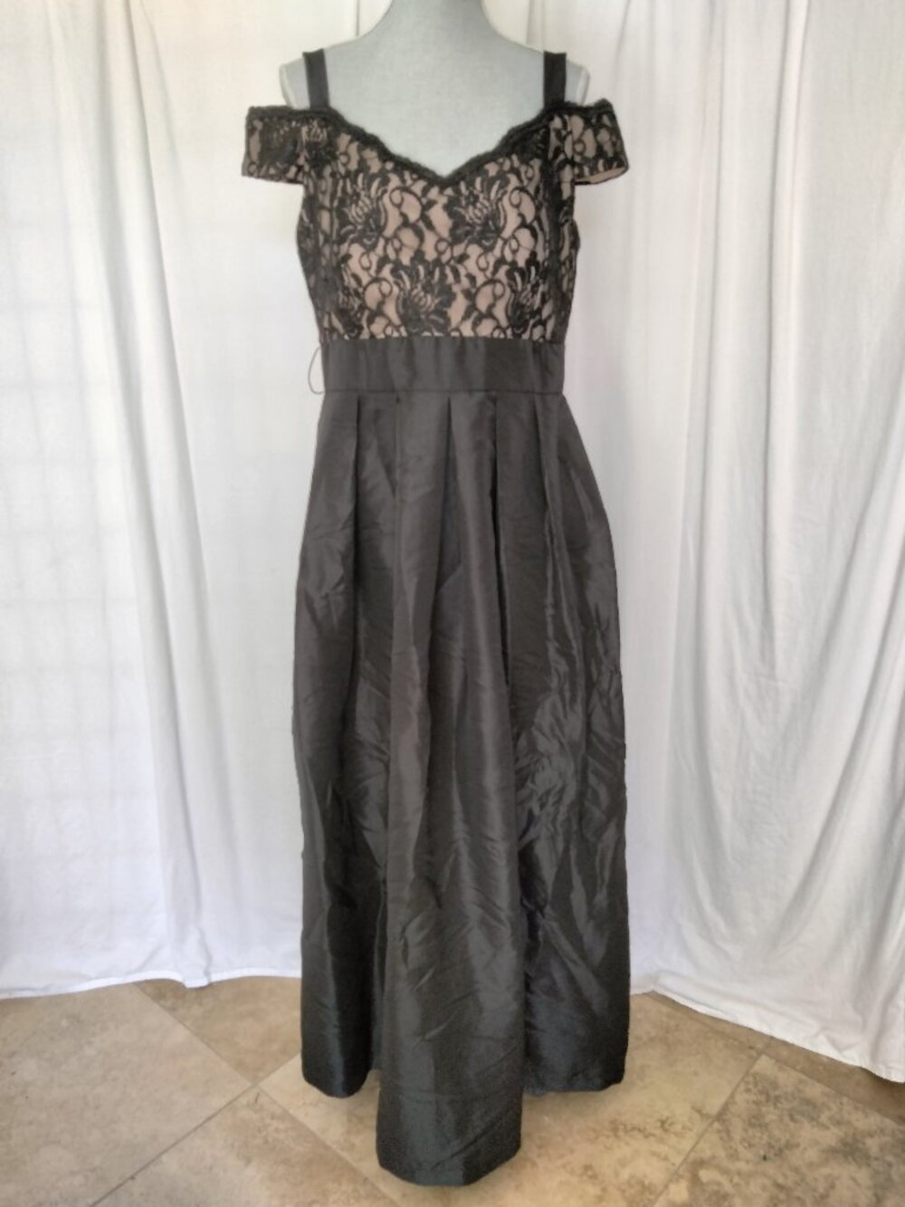 R M Richards Size 14 Women's Dress Glitter Lace Cold Shoulder Evening/formal Gow